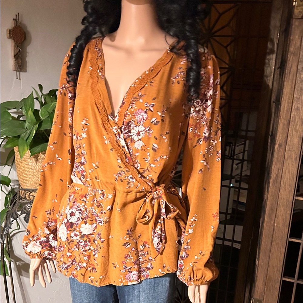 MAURICES BEAUTIFUL MOCK WRAP TOP XXL
